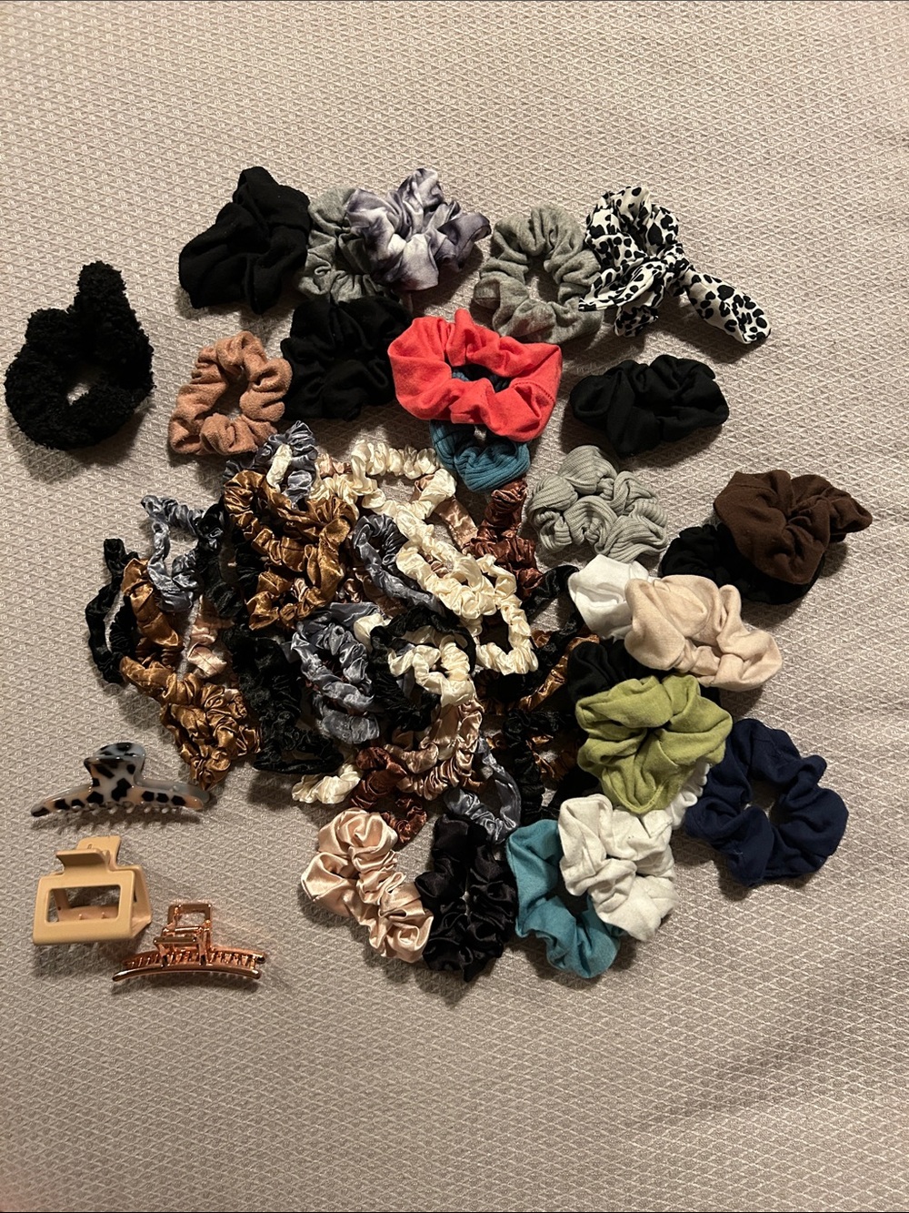 Assorted Scrunchies and clips Hair Tie Set - Multi-Color